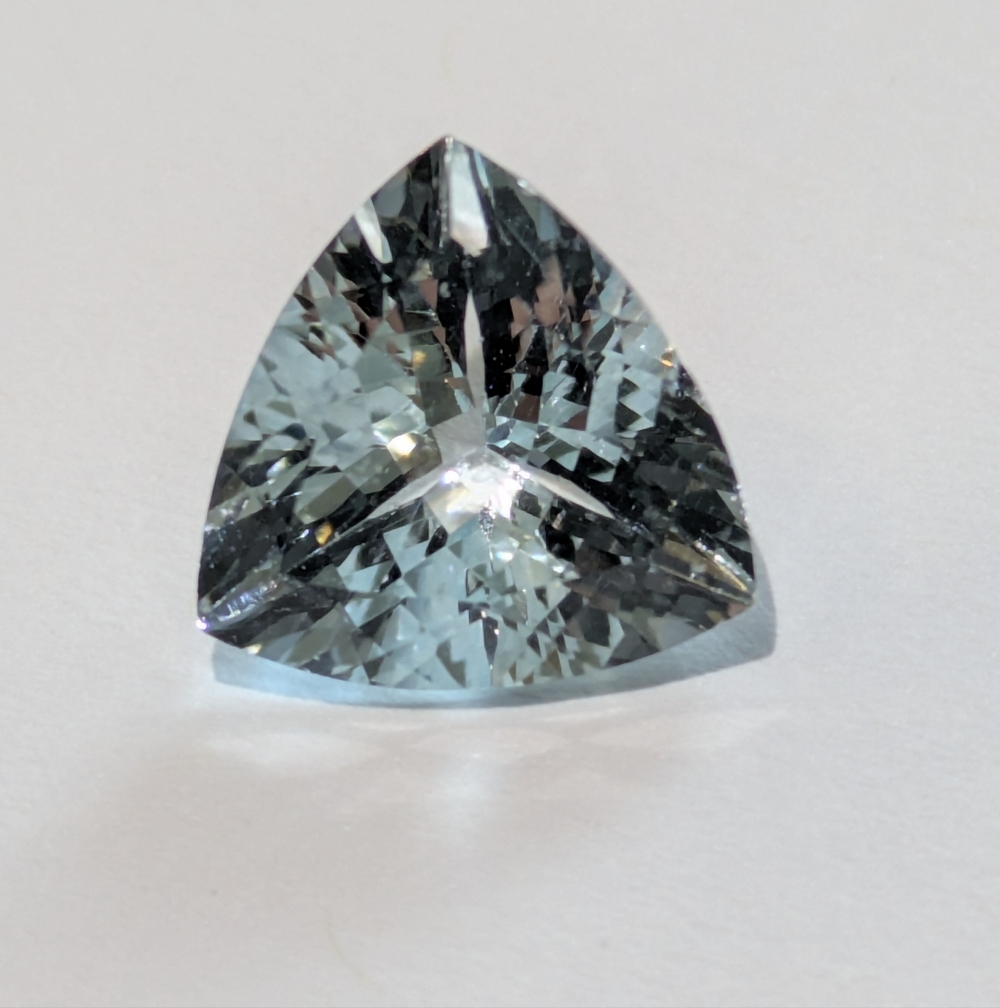Certified 2.70 Carat Gorgeous Trillion Cut Aquamarine